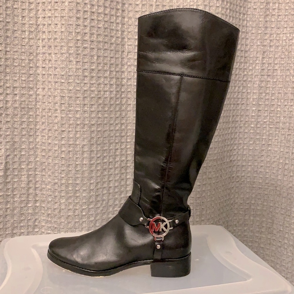 Micheal Kors. Leather boots . Size 7.5